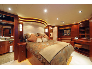 Motor Yacht Viaggio Charters